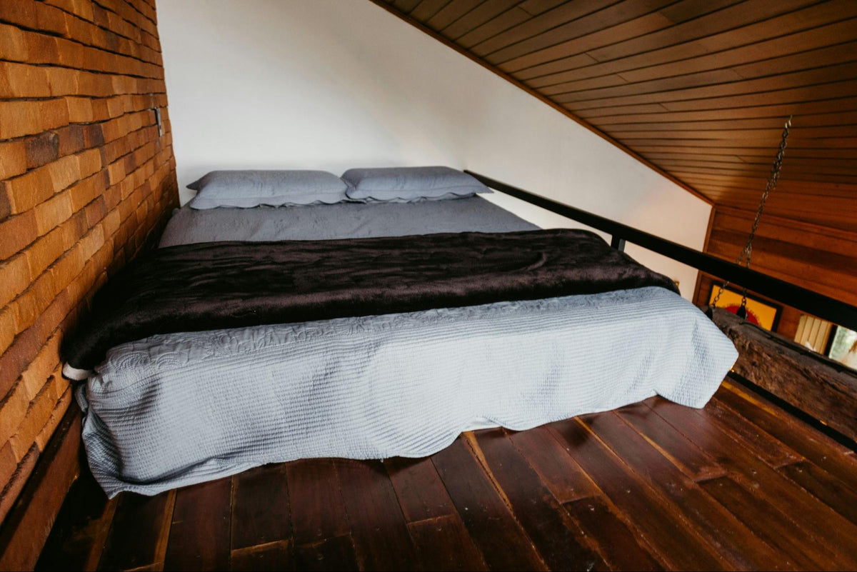 5 Ways to Style a Throw on a Bed Like a Pro