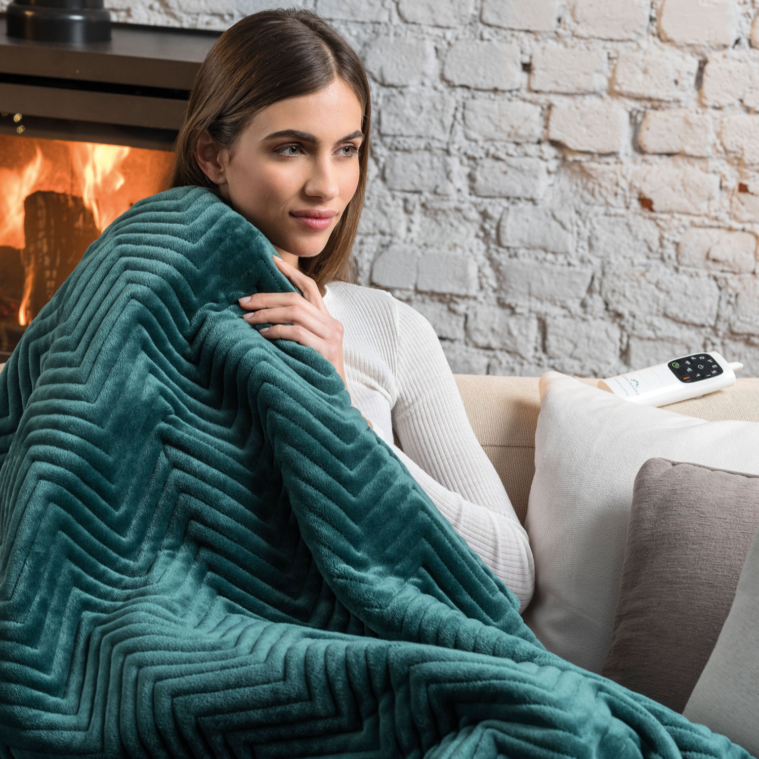 Deluxe Velvet Warming Throw Emerald Green Herringbone – DreamlandUK