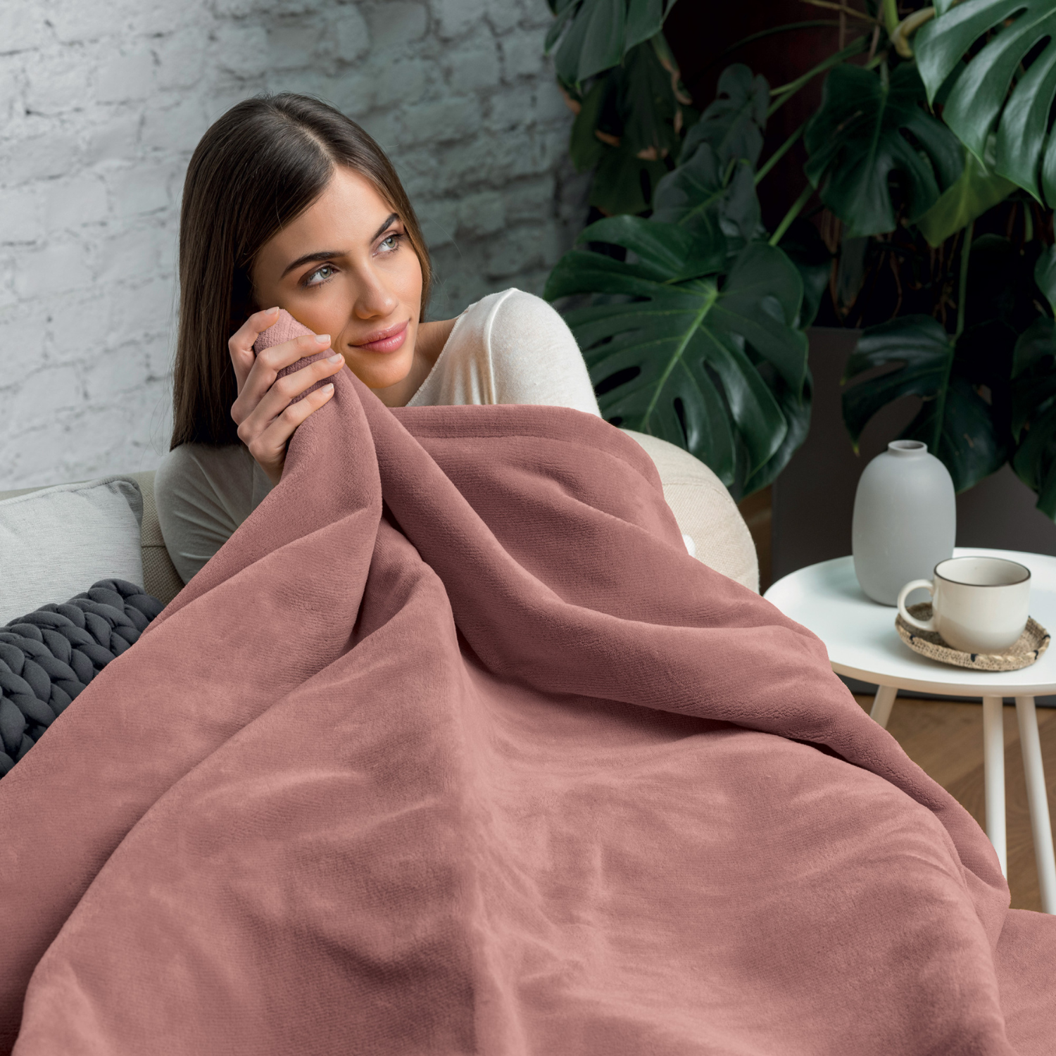 Snuggle Up Electric Warming Throw - Chocolate Truffle