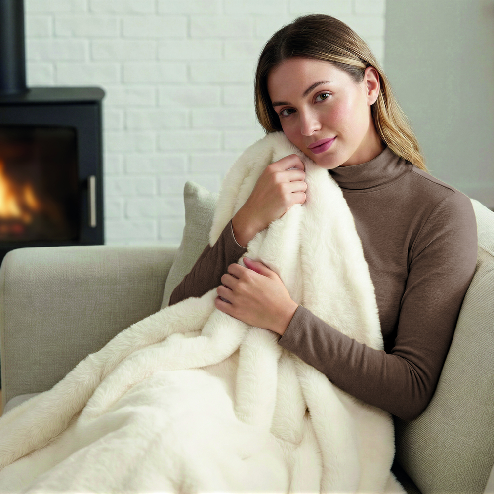 Hygge Days Luxury Faux Fur Warming Throw - Arctic Fox