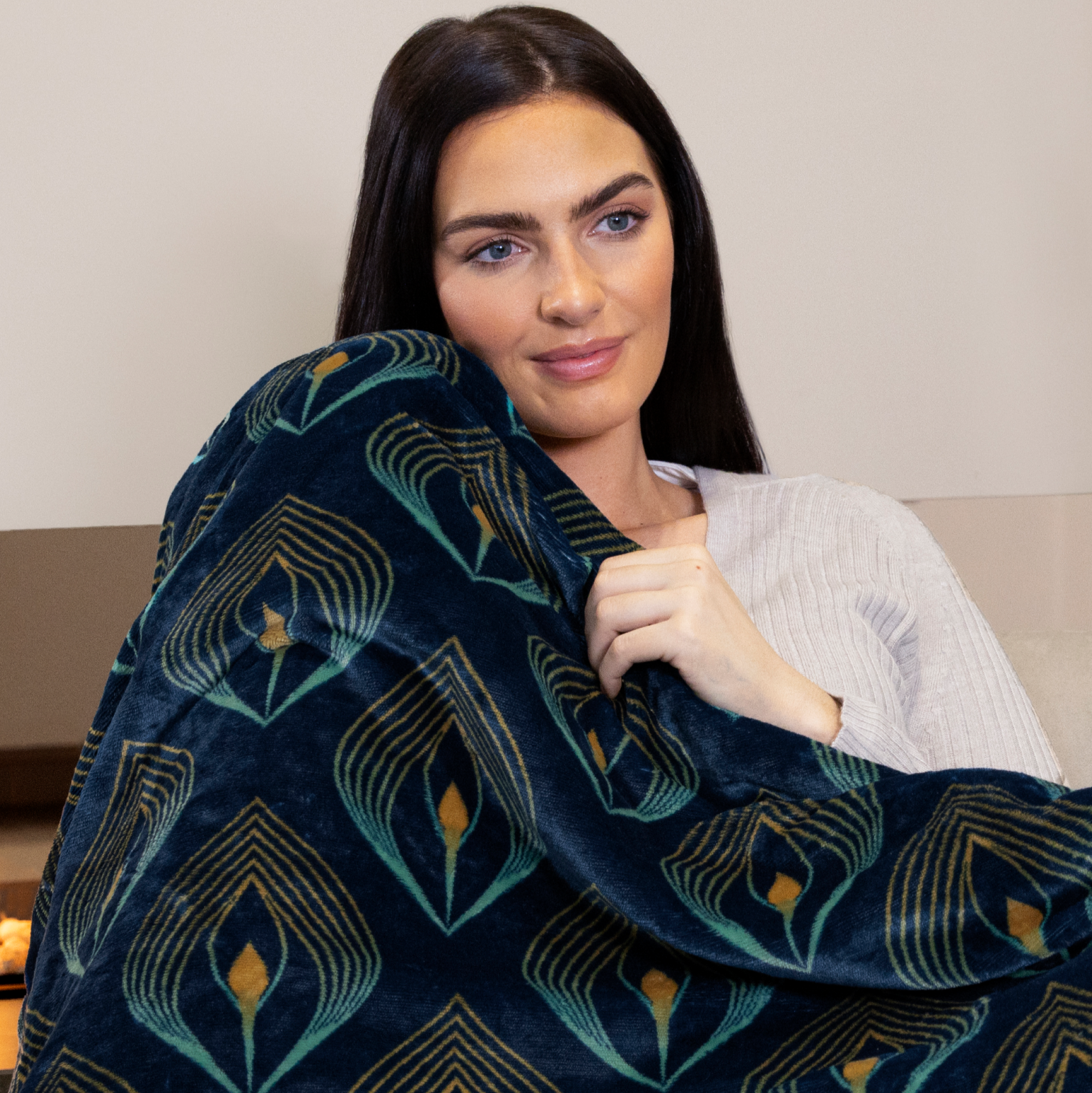 Soft Velvet Warming Throw | Peacock Design