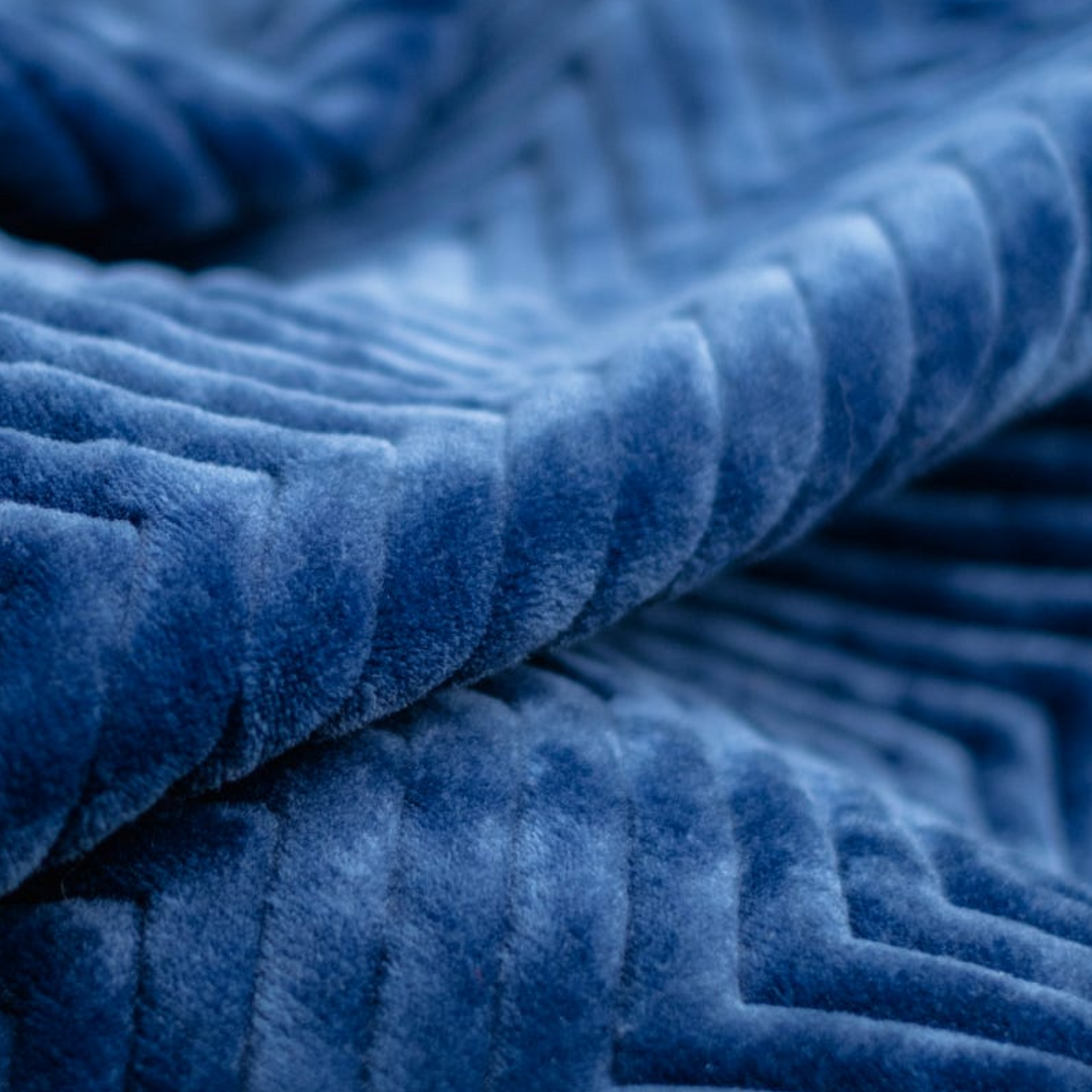 Deluxe Velvet Herringbone Heated Throw Navy Blue DreamlandUK