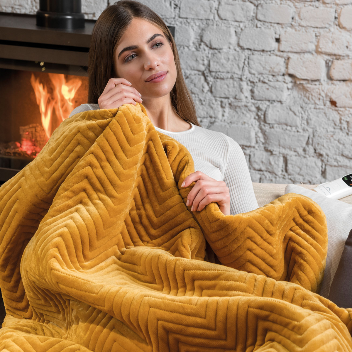 Hurry Home Deluxe Velvet Warming Throw Herringbone