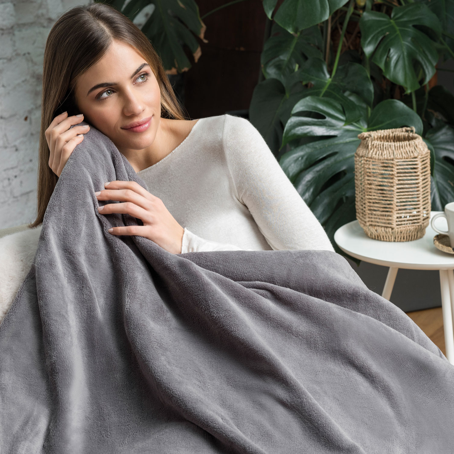 Snuggle Up Luxury Heated Throw Grey Blanket – DreamlandUK