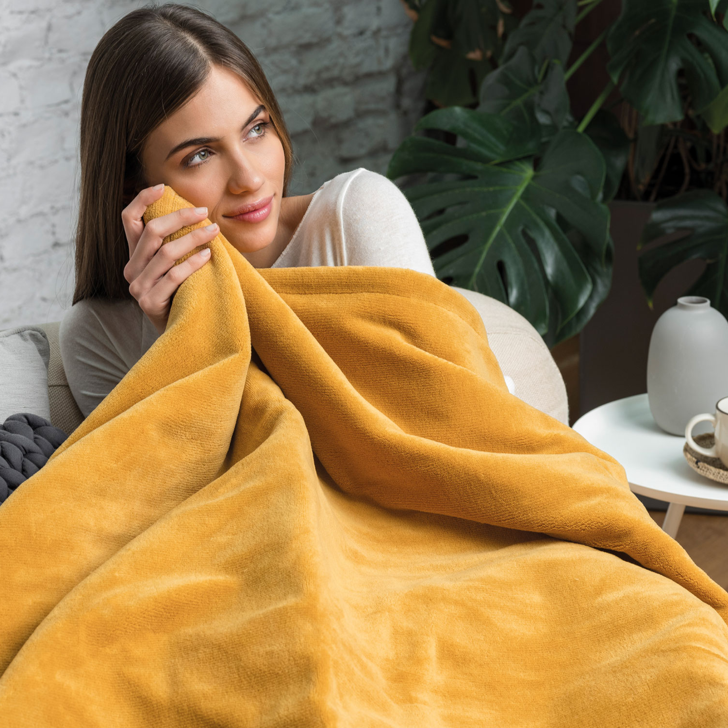 Snuggle Up Electric Warming Throw